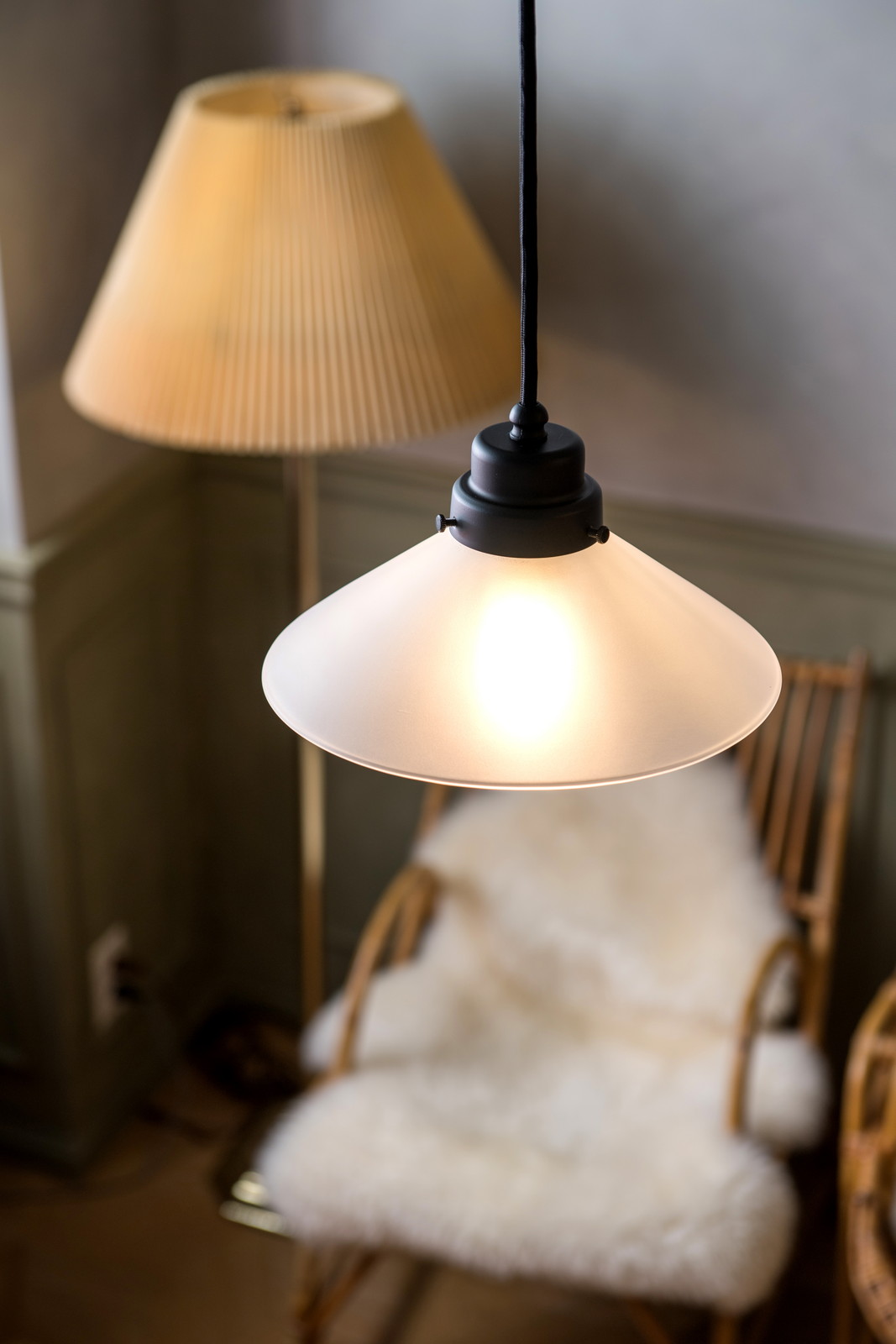 【個人宅配送不可】ペンダントライト ミルク