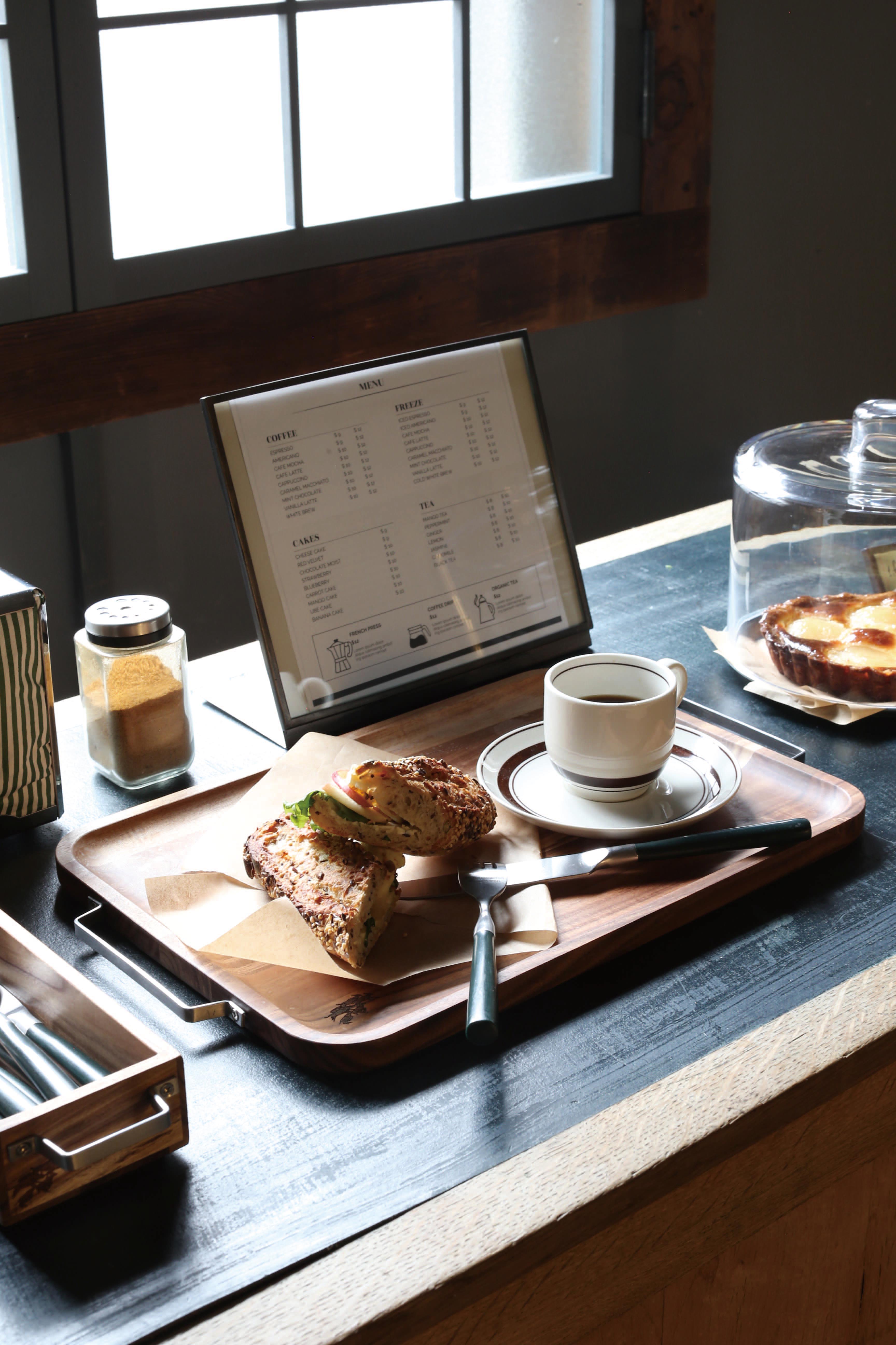 ylzszyʓrzACACIA TRAY WITH METAL