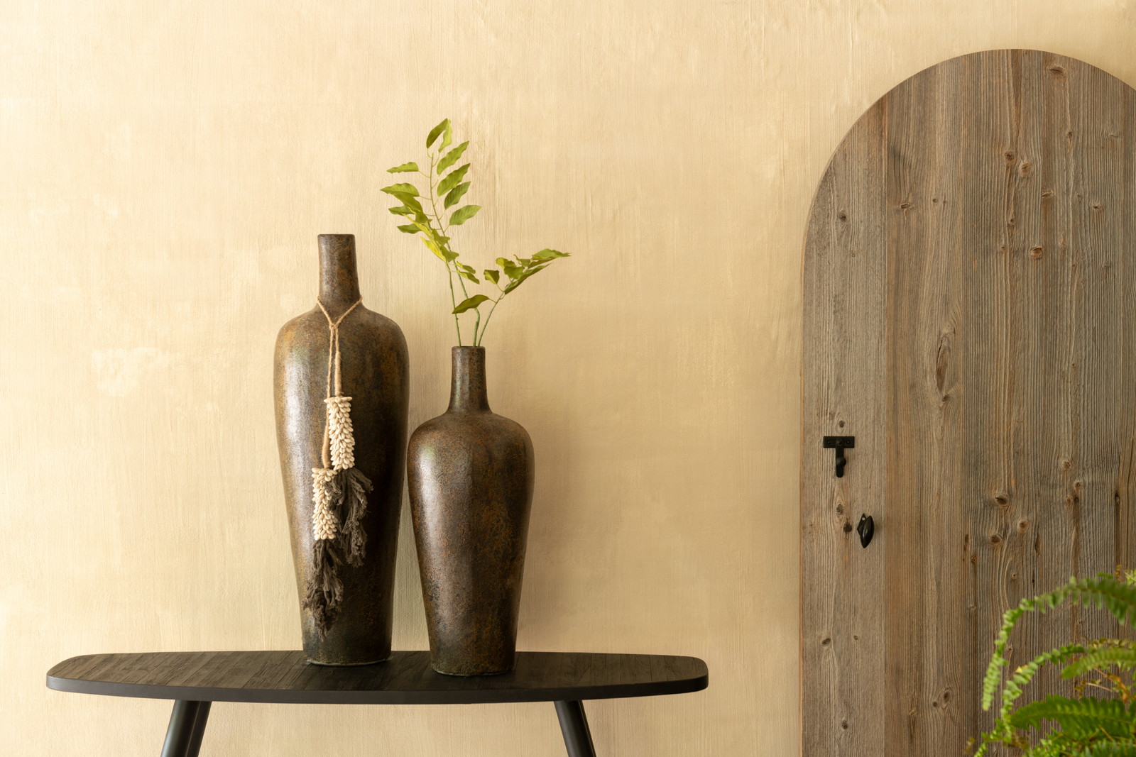 ��VASE VICTOR CEMENT BROWN