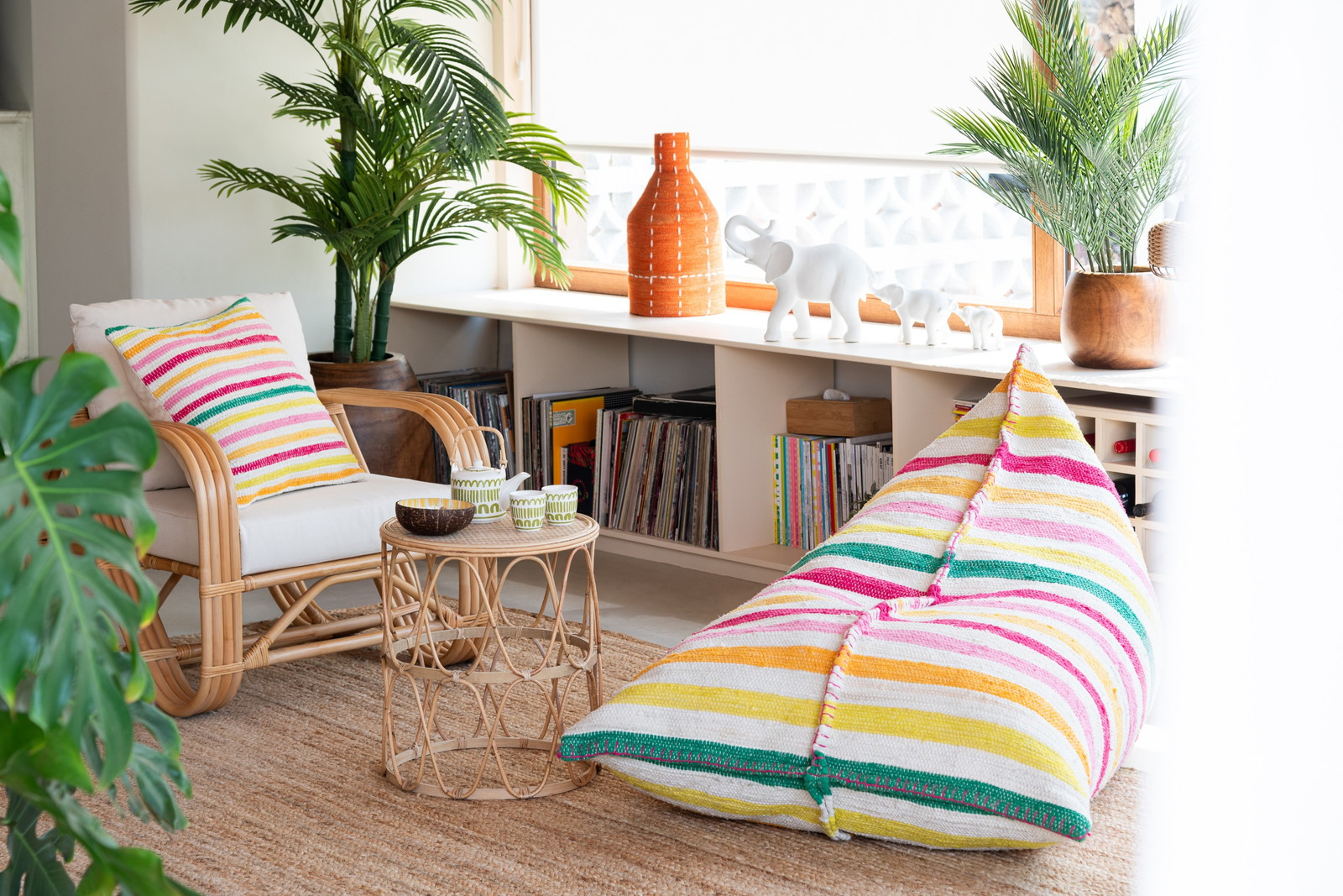 ��VASE BOTTL DOT STR SEAG