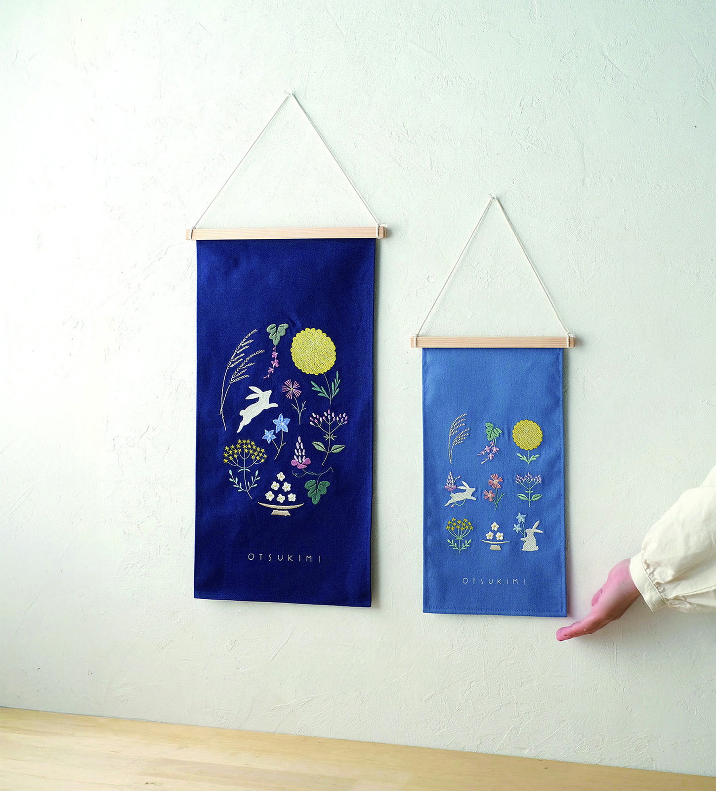 刺?タペストリー お月見 紺色