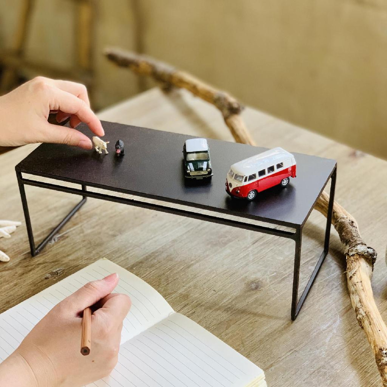 【個人宅配送不可】ジョセフアイアンディスプレイ台ワイドMサイズ