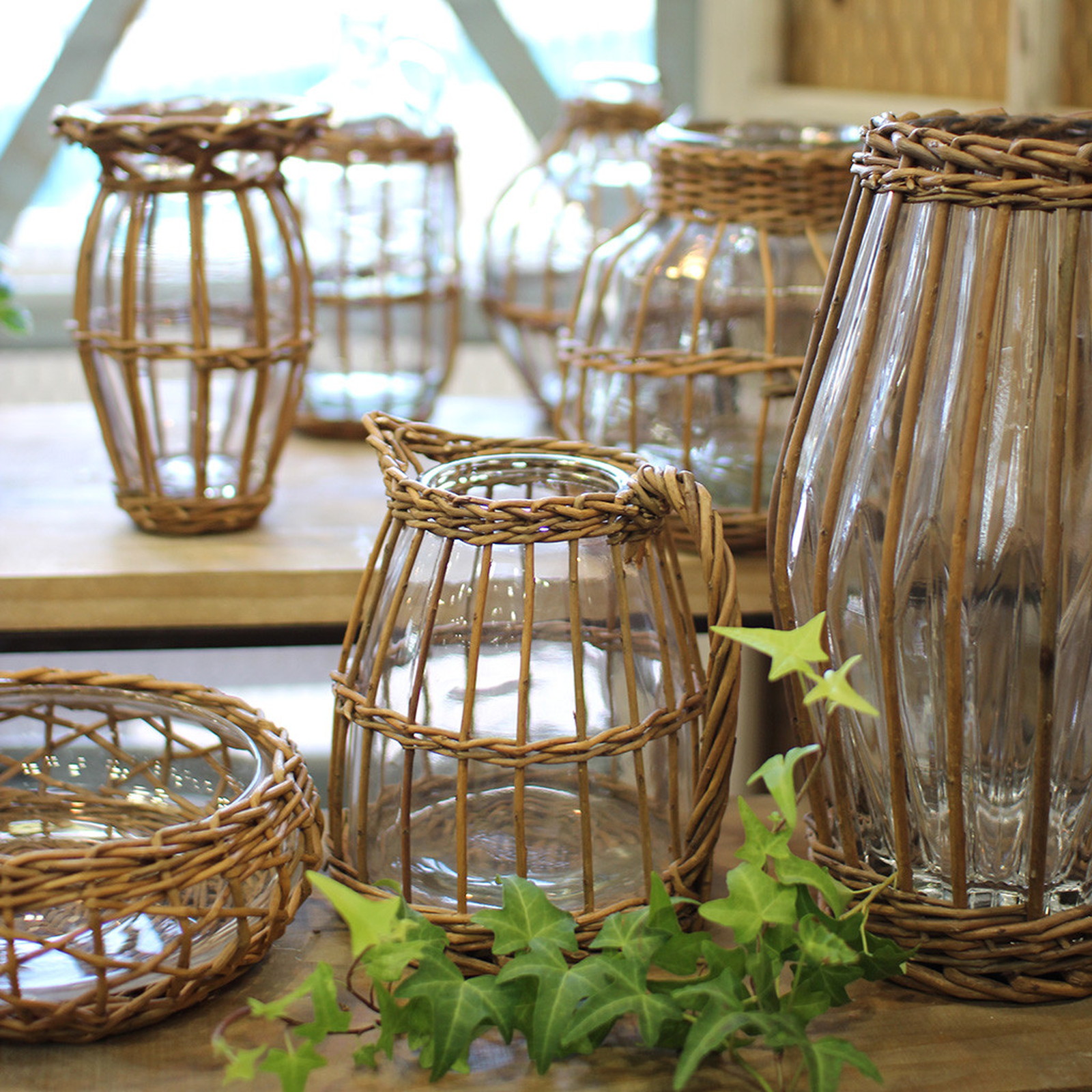 個人宅配送不可】FONTAINE かご編みｶﾞﾗｽﾌﾗﾜｰﾍﾞｰｽ ﾛﾝｸﾞ: フラワーベース