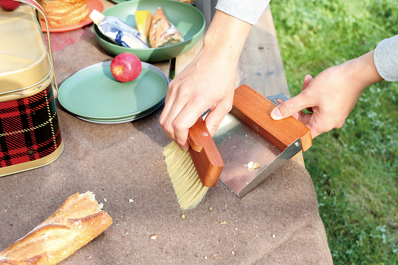 ylzszyʓrzDUSTPAN AND BRUSH VIBRATION