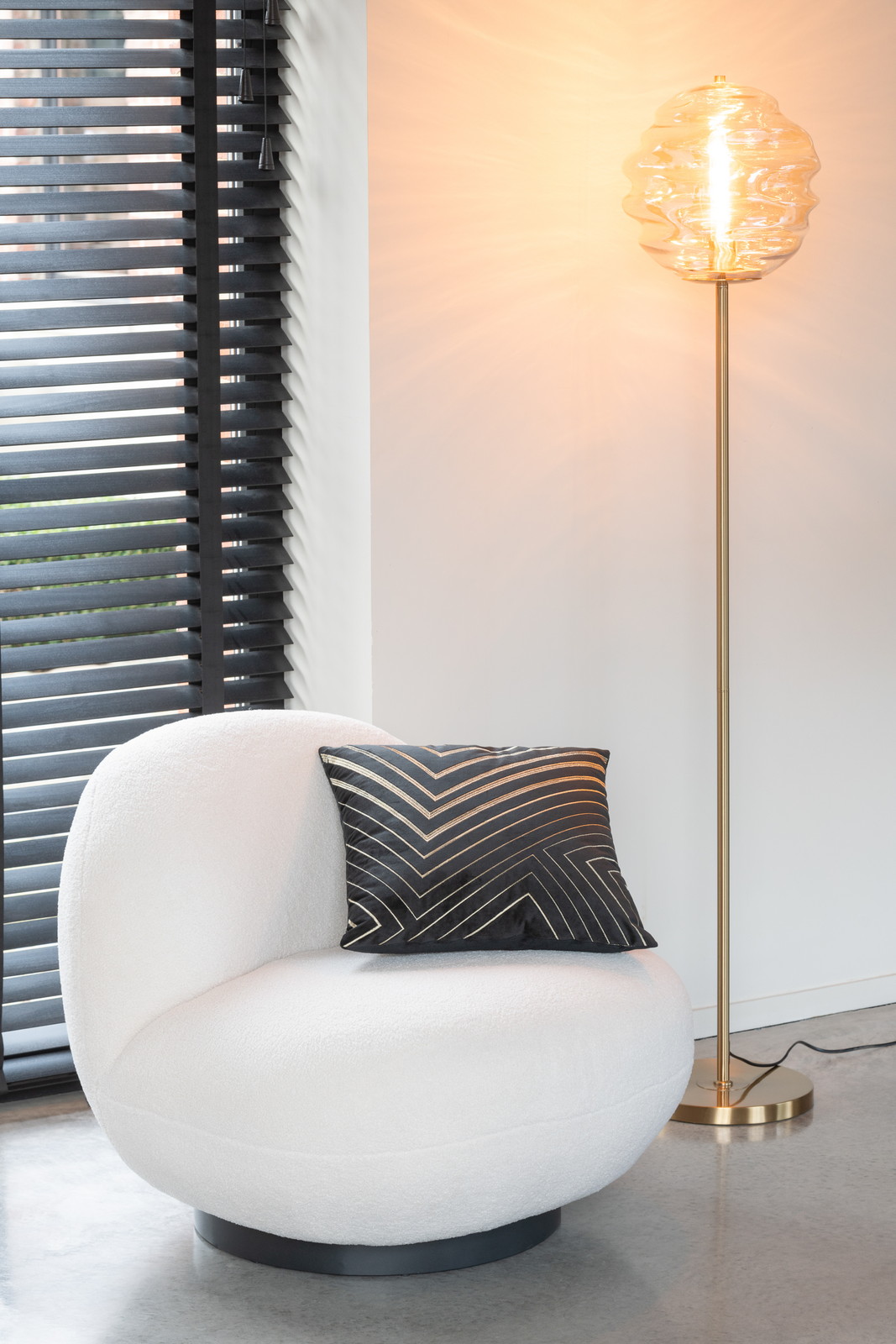 CUSHION LINES PIRAM VELV