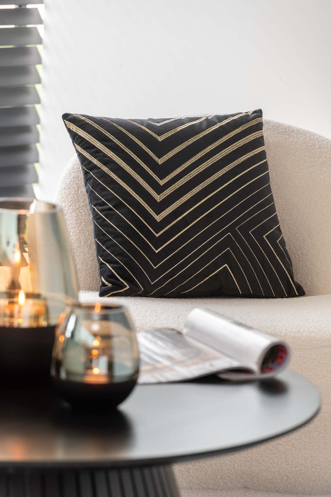 CUSHION LINES PIRAM VELV