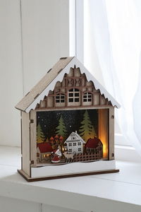 �y�l��z���s�z�ؽϽ���LEDײ�